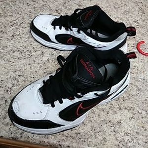 Nike monarch